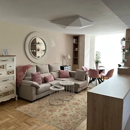 A Un Paso De La Catedral *