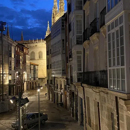A Un Paso De La Catedral Burgo
