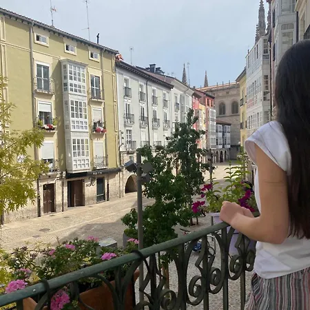 A Un Paso De La Catedral