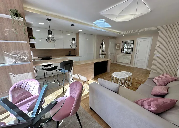 A Un Paso De La Catedral * Burgo