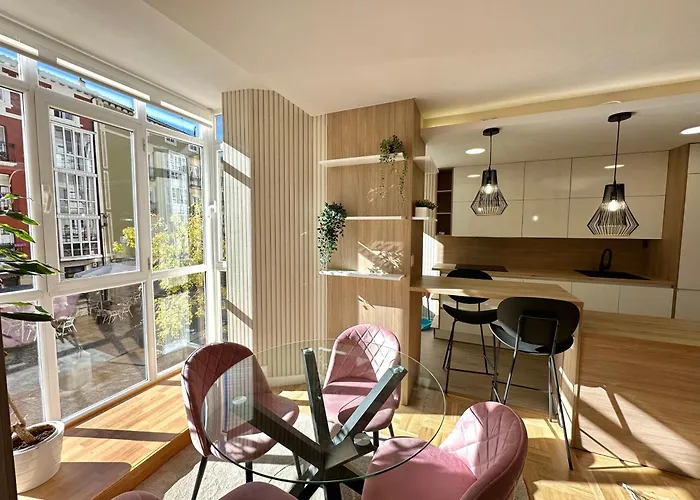 A Un Paso De La Catedral