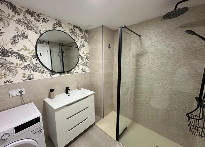 A Un Paso De La Catedral *