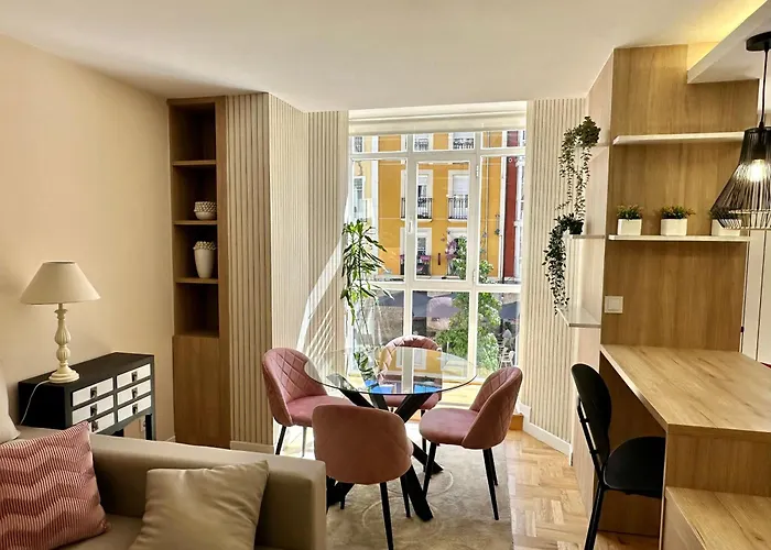 A Un Paso De La Catedral