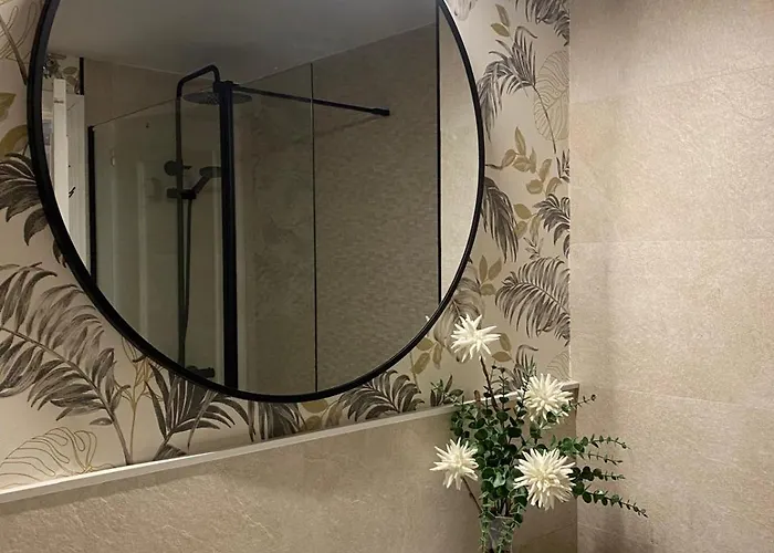 A Un Paso De La Catedral Burgo