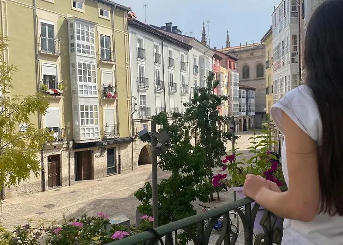 A Un Paso De La Catedral